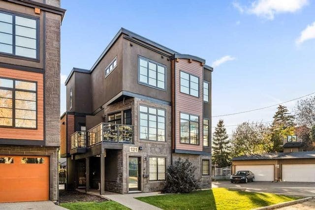 Ridge properties above the Elbow River in Parkhill and Stanley Park