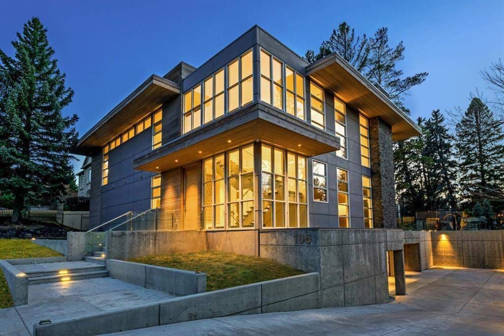 Estate-style home on a large lot in Pump Hill, southwest Calgary