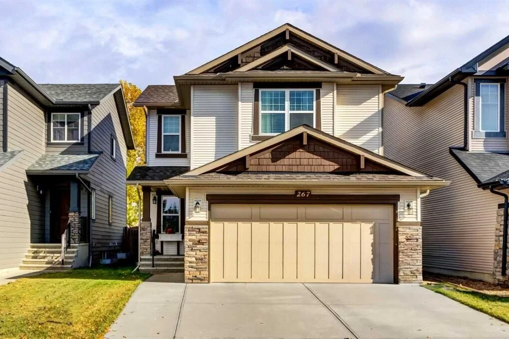 Custom-built estate home in the gated Stonepine community